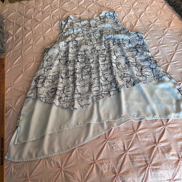 Melissa McCarthy Seven7 Top Crew Neck Sleeveless Flowy Layer Face Print White 3X - Picture 12 of 12